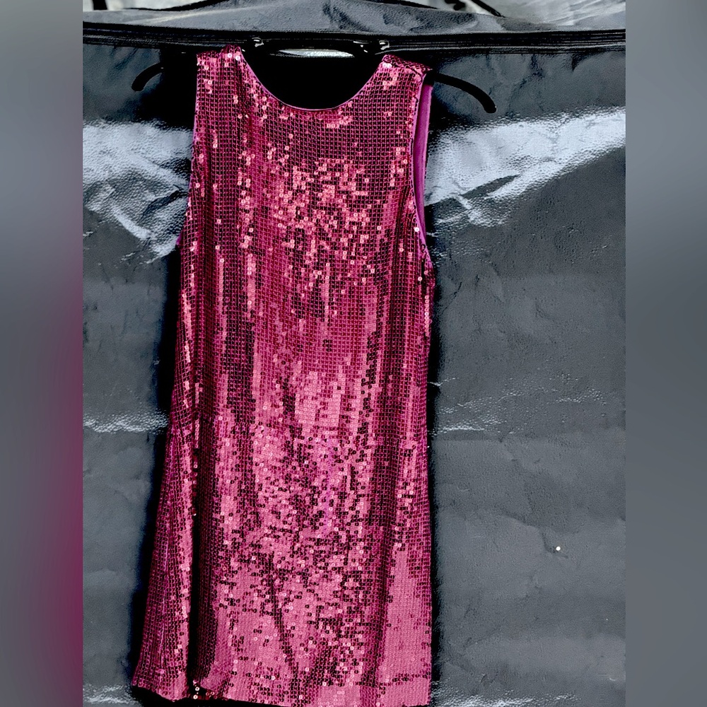 Never WornAlice + Olivia Kamryn Merlot Sequin Mini Dress - Size 0. Cowl Back